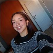 Estudiante de idiomas de 22 años con certificación en inglés, soy una persona proactiva, responsable, paciente.